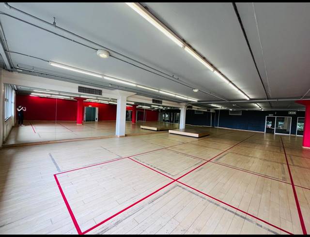 2,999M² RETAIL TO LET IN HALFWAY HOUSE